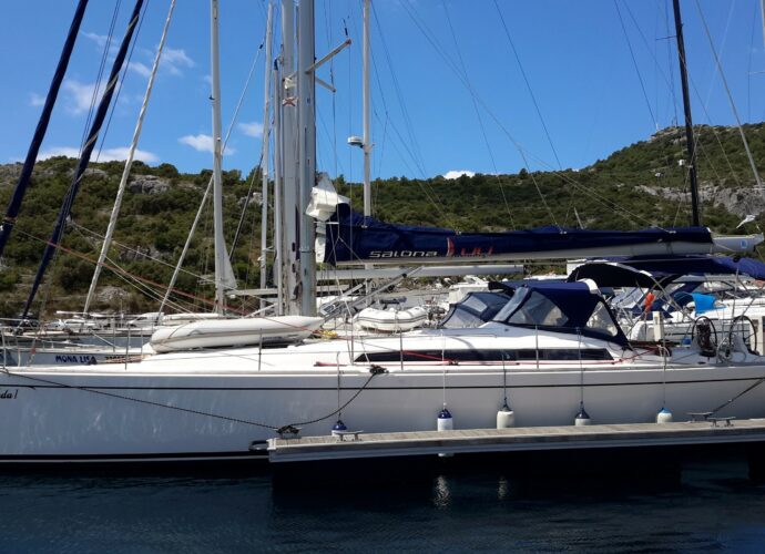 Neda 1 Seite - white wake sailing